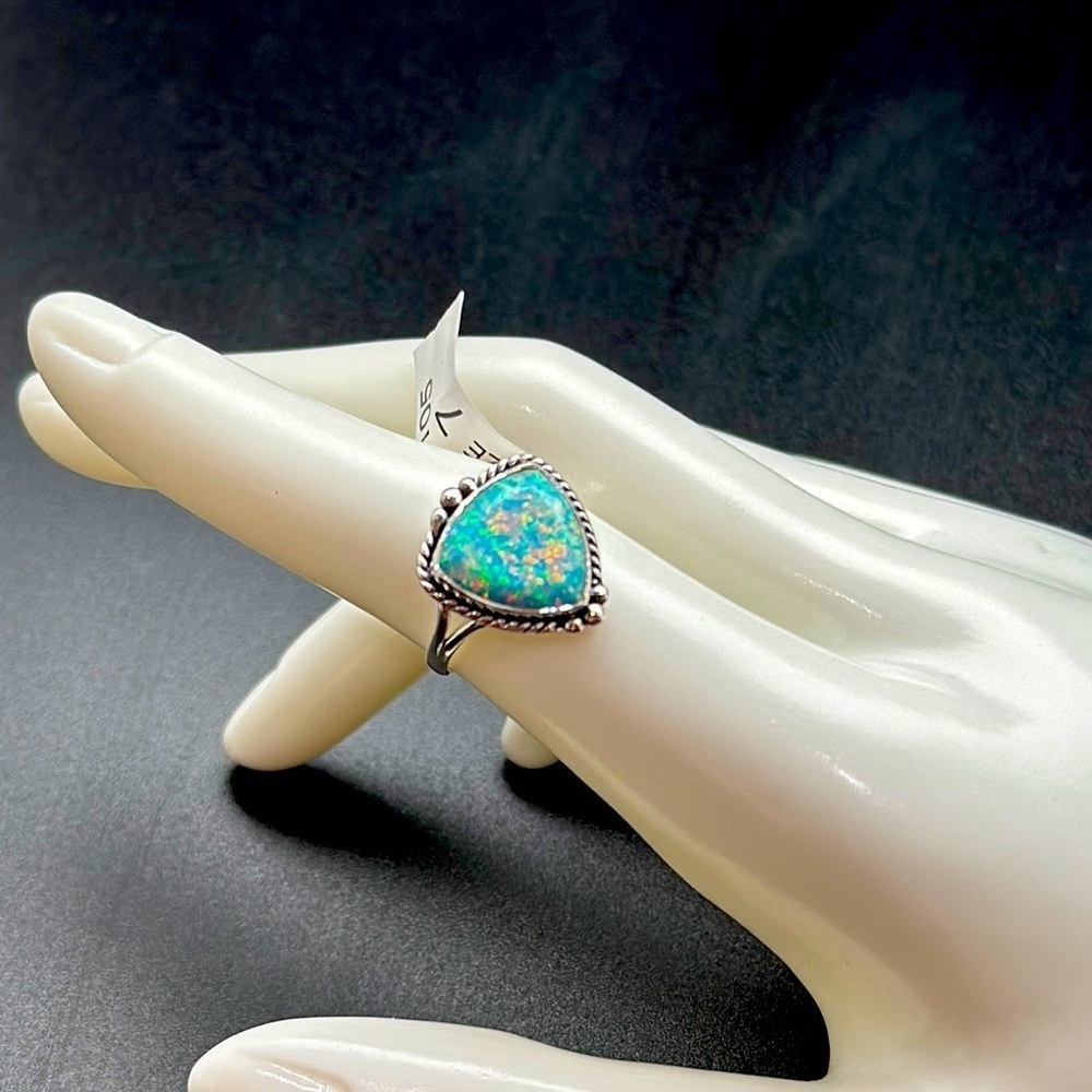 NEW Sterling silver and‎ balloon opal ring